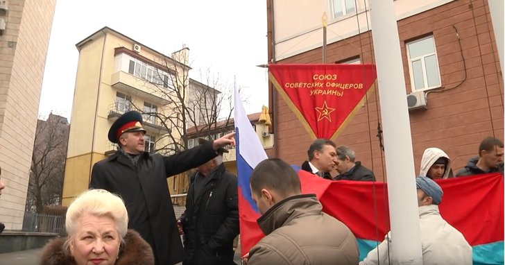 Фото: Каплін притягнув до окружної комісії особу, яка навесні 2014-го збирала мітинг під триколором