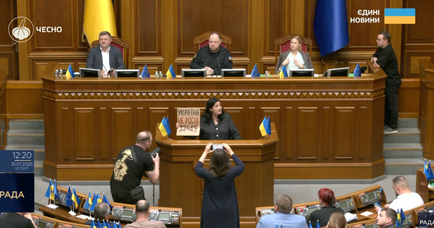Як перевзувались нардепи: Рада проголосувала за відновлення незалежності НАБУ та САП