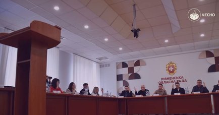 Підзвітні на чверть: як обласні депутати звітують виборцям про свою роботу