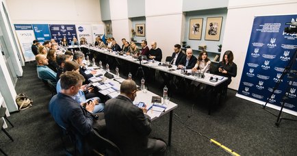 TikTok, Telegram, але не телебачення. Як політики агітують за кордоном?