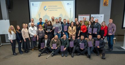 ЧЕСНО та УКУ завершили навчання другої когорти Програми ветеранського лідерства