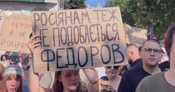 Під тиском картонок. Рада призначила новий уряд, але без міністра оборони: як голосували нардепи